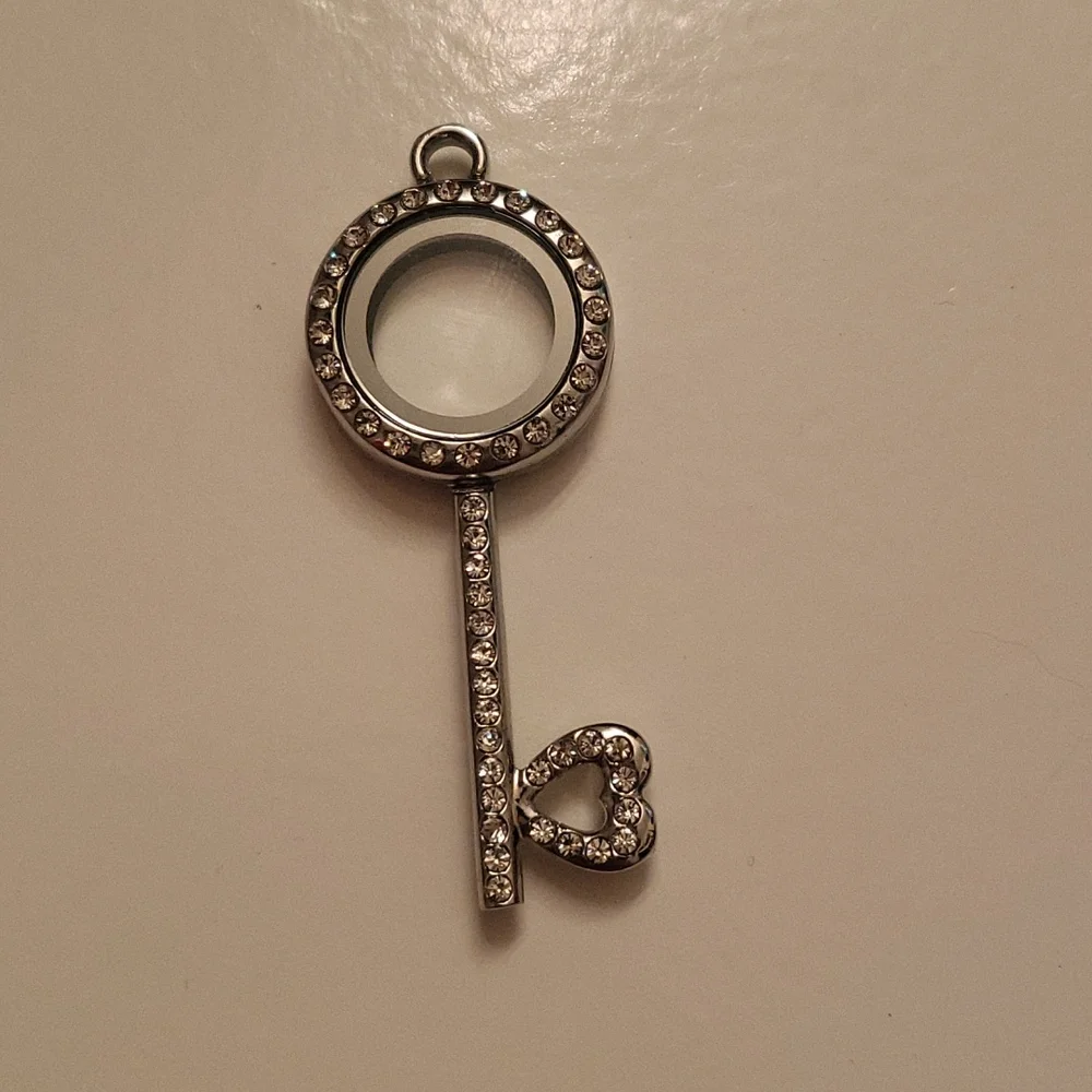 Key locket - Picture 1 of 3